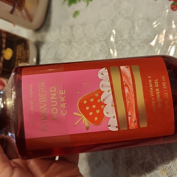 NWT STRAWBERRY POUND CAKE 🍓 - Picture 2 of 3